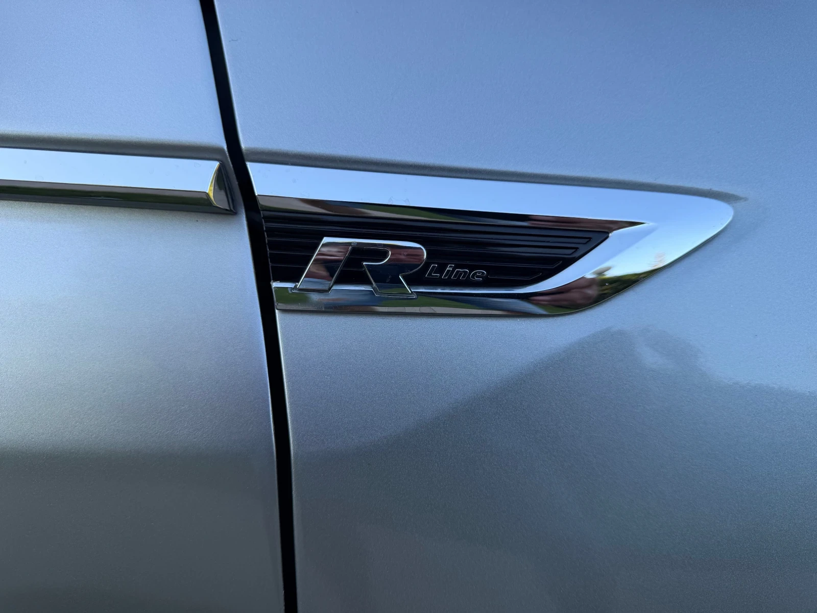 VW Tiguan R-Line Premium 4 motion, снимка 15 - Автомобили и джипове - 55466429