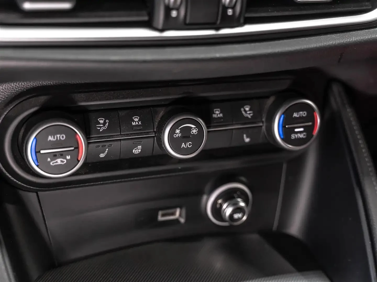 Alfa Romeo Stelvio Veloce ЦЕНА ДО БЪЛГАРИЯ АВТОКРЕДИТ, снимка 12 - Автомобили и джипове - 55930983