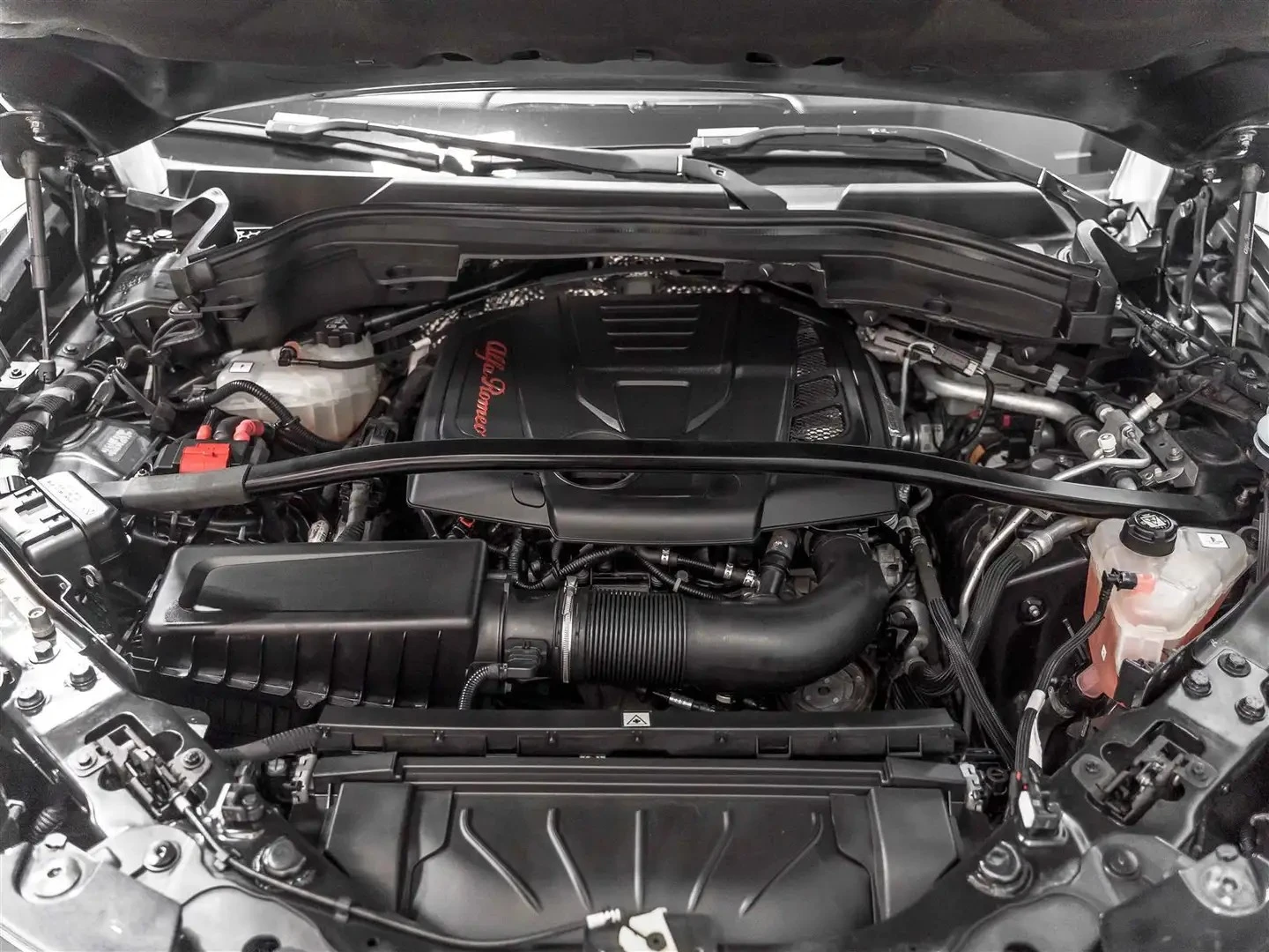 Alfa Romeo Stelvio Veloce ЦЕНА ДО БЪЛГАРИЯ АВТОКРЕДИТ, снимка 17 - Автомобили и джипове - 55930983