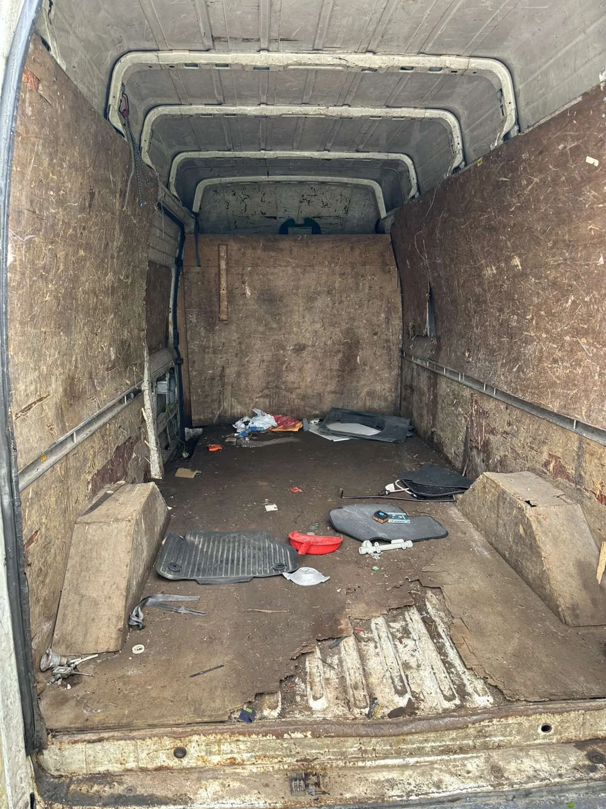 Ford Transit 2.4 - изображение 8