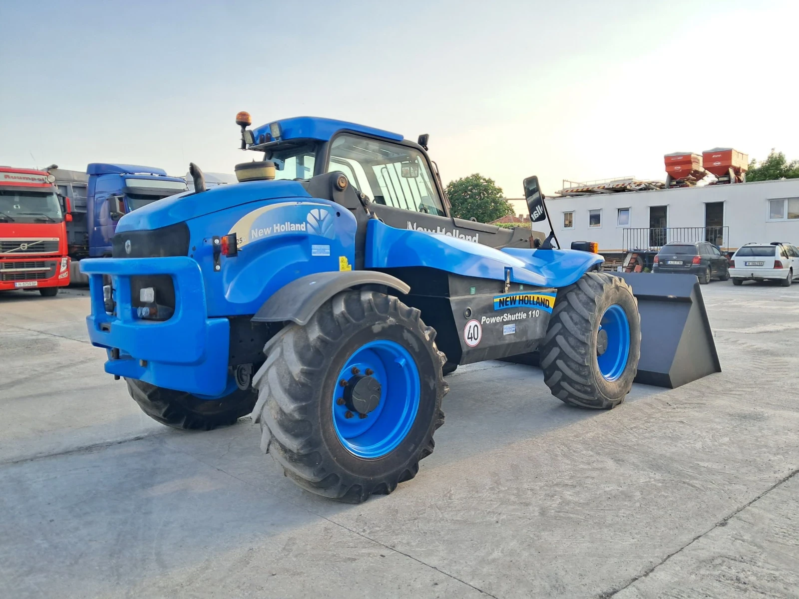 Телескопичен товарач New Holland LM 425 - изображение 2