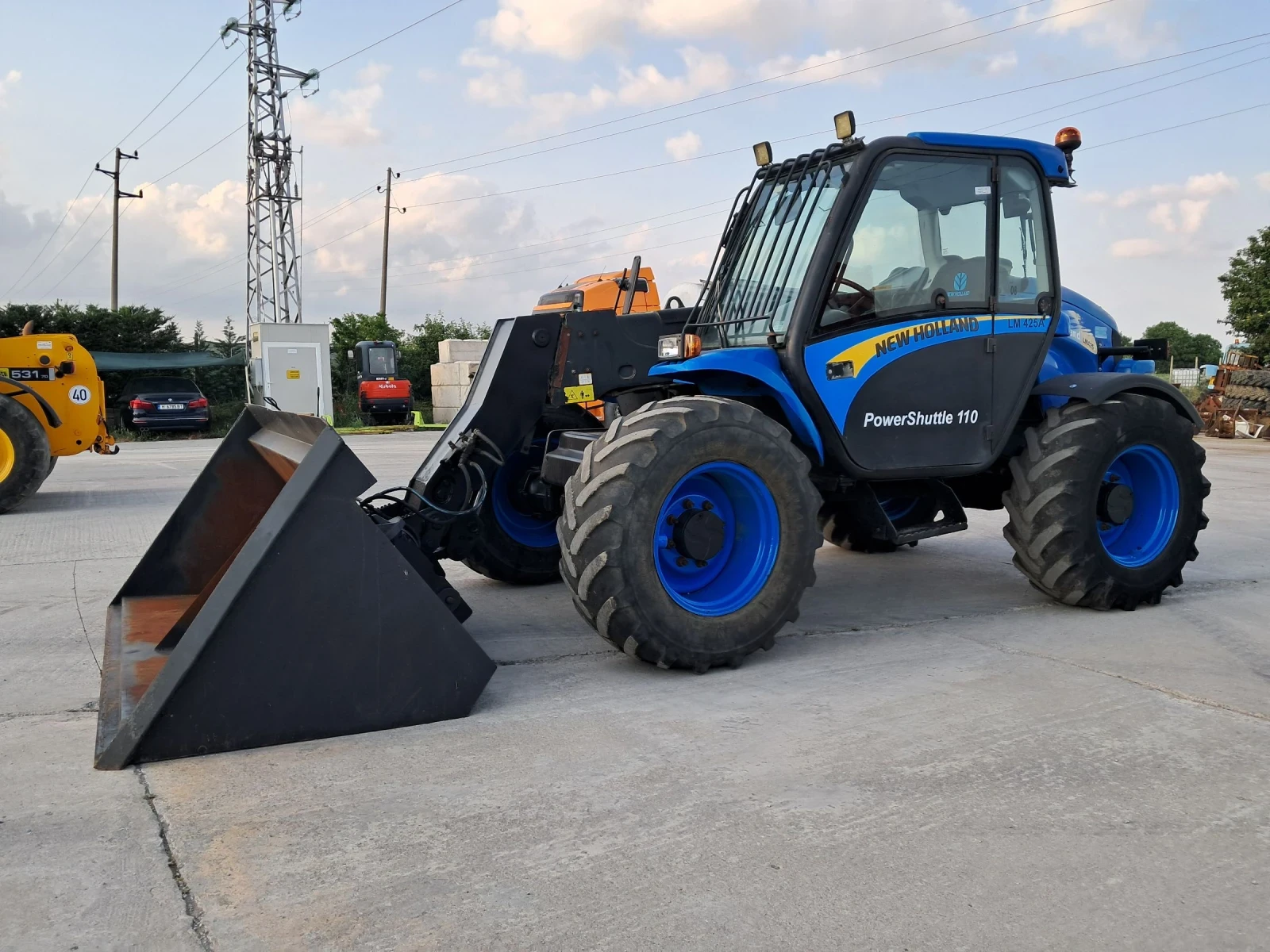 Телескопичен товарач New Holland LM 425 - изображение 3