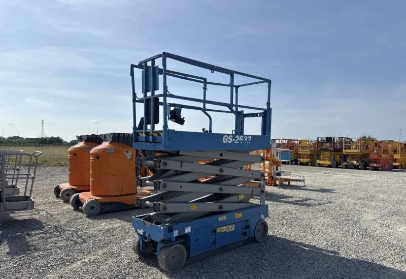 Автовишка Друга марка Ножична вишка GENIE GS2632, снимка 3 - Индустриална техника - 52324978