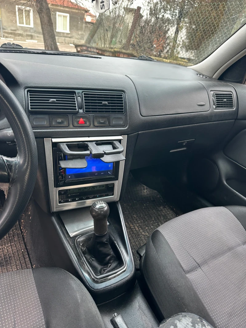 VW Golf 4, снимка 8 - Автомобили и джипове - 48228142