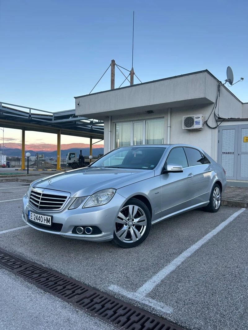 Mercedes-Benz E 220, снимка 5 - Автомобили и джипове - 48852873