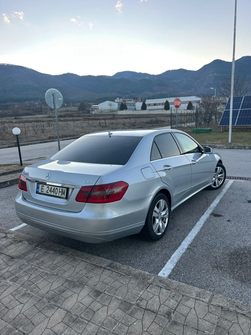 Mercedes-Benz E 220, снимка 4 - Автомобили и джипове - 48852873