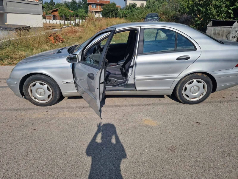 Mercedes-Benz C 220, снимка 7 - Автомобили и джипове - 52478946