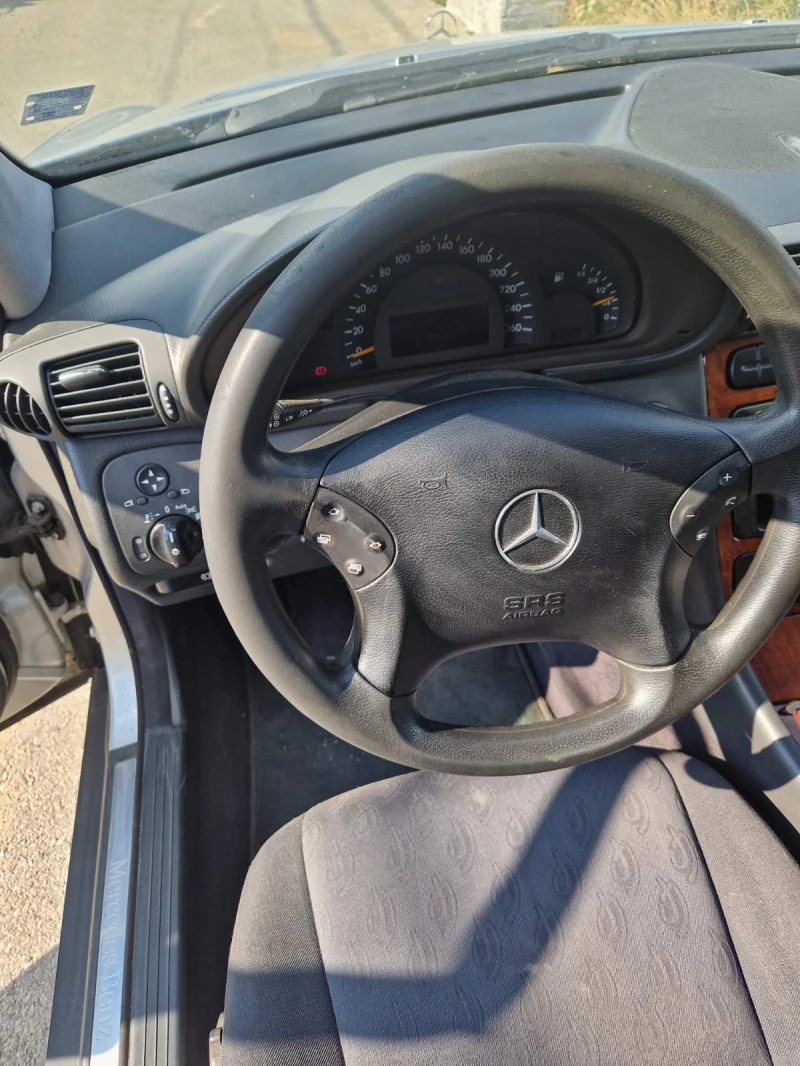 Mercedes-Benz C 220, снимка 3 - Автомобили и джипове - 52478946