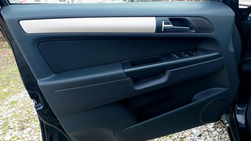 Opel Zafira 1.6CL  SWISS 7места, снимка 12 - Автомобили и джипове - 51490601