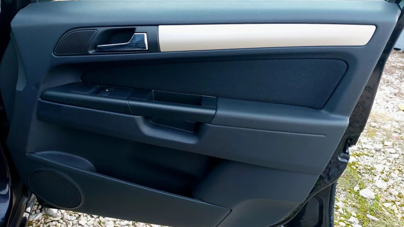 Opel Zafira 1.6CL  SWISS 7места, снимка 6 - Автомобили и джипове - 51490601