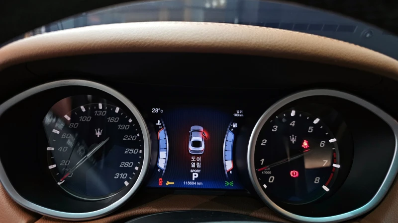 Maserati Ghibli 3.0, снимка 7 - Автомобили и джипове - 52447747