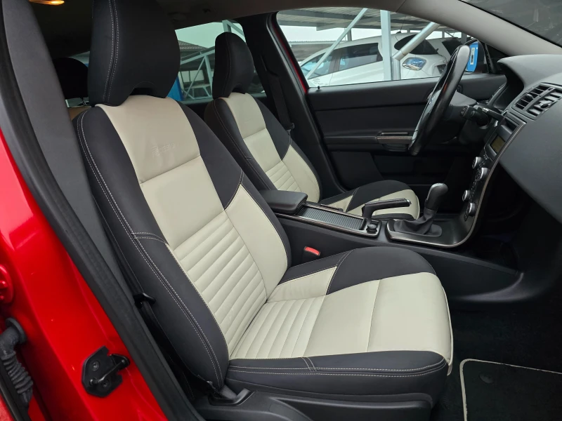 Volvo V50 1, 6 D D2 R-DESIGN !! 6 СКОРОСТИ !! FACE LIFT !!, снимка 10 - Автомобили и джипове - 52676096