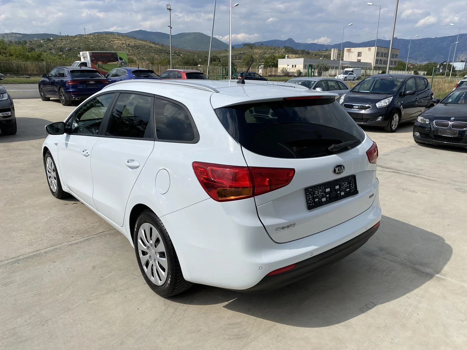 Kia Ceed 1.6 CRDI 110ps 119хл.км. 6 скорости Партроник - изображение 3