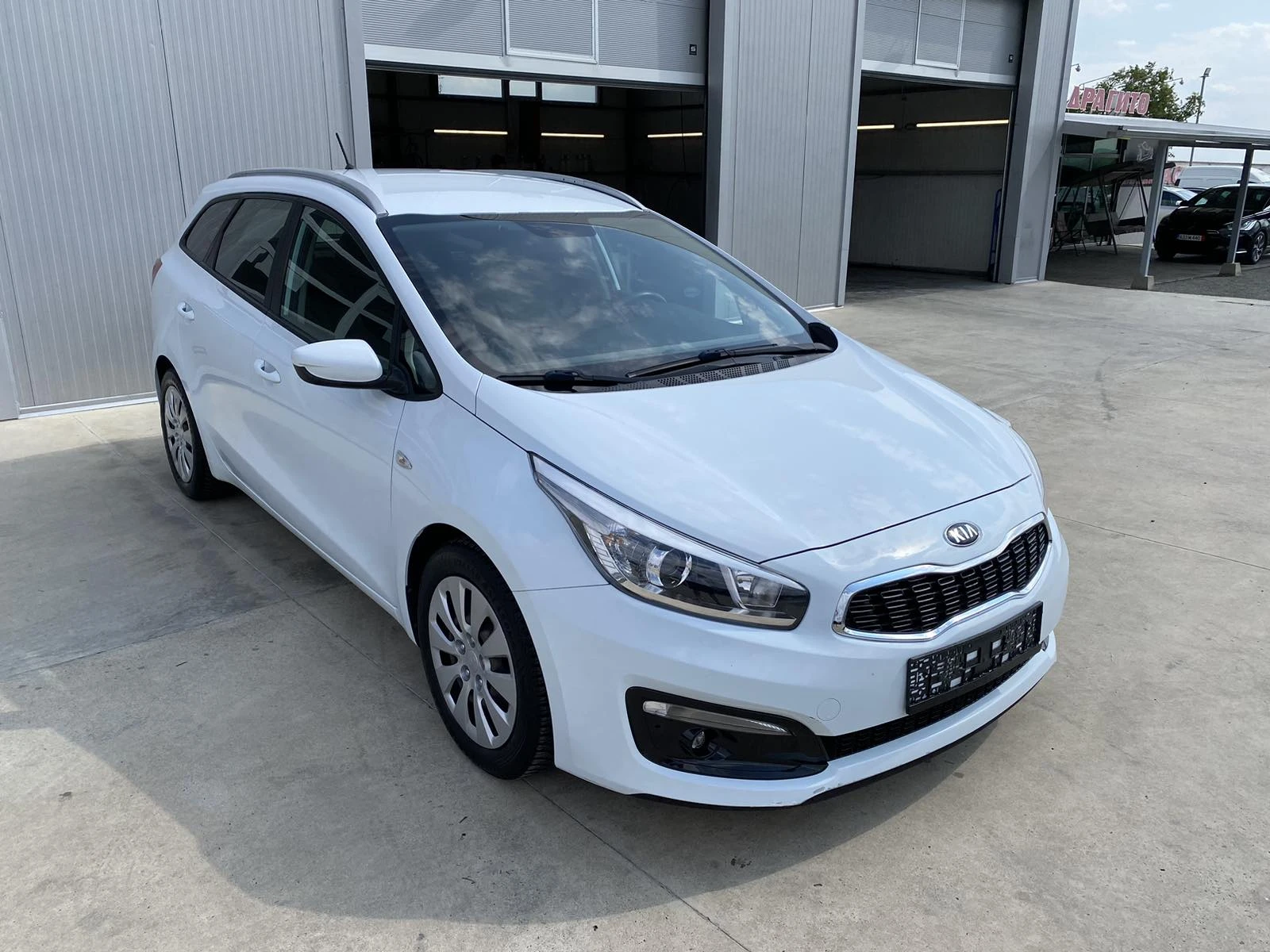 Kia Ceed 1.6 CRDI 110ps 119хл.км. 6 скорости Партроник - изображение 7