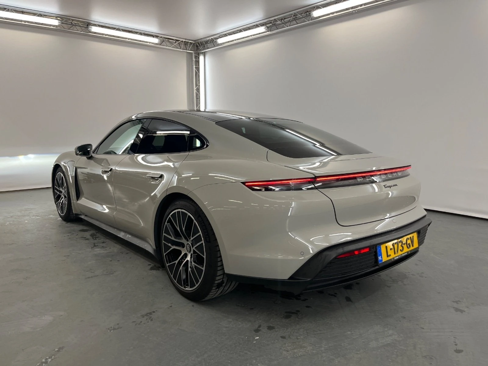 Porsche Taycan 4S PERFORMANCE 93 kWh | AWD | ГАРАНЦИЯ - изображение 3