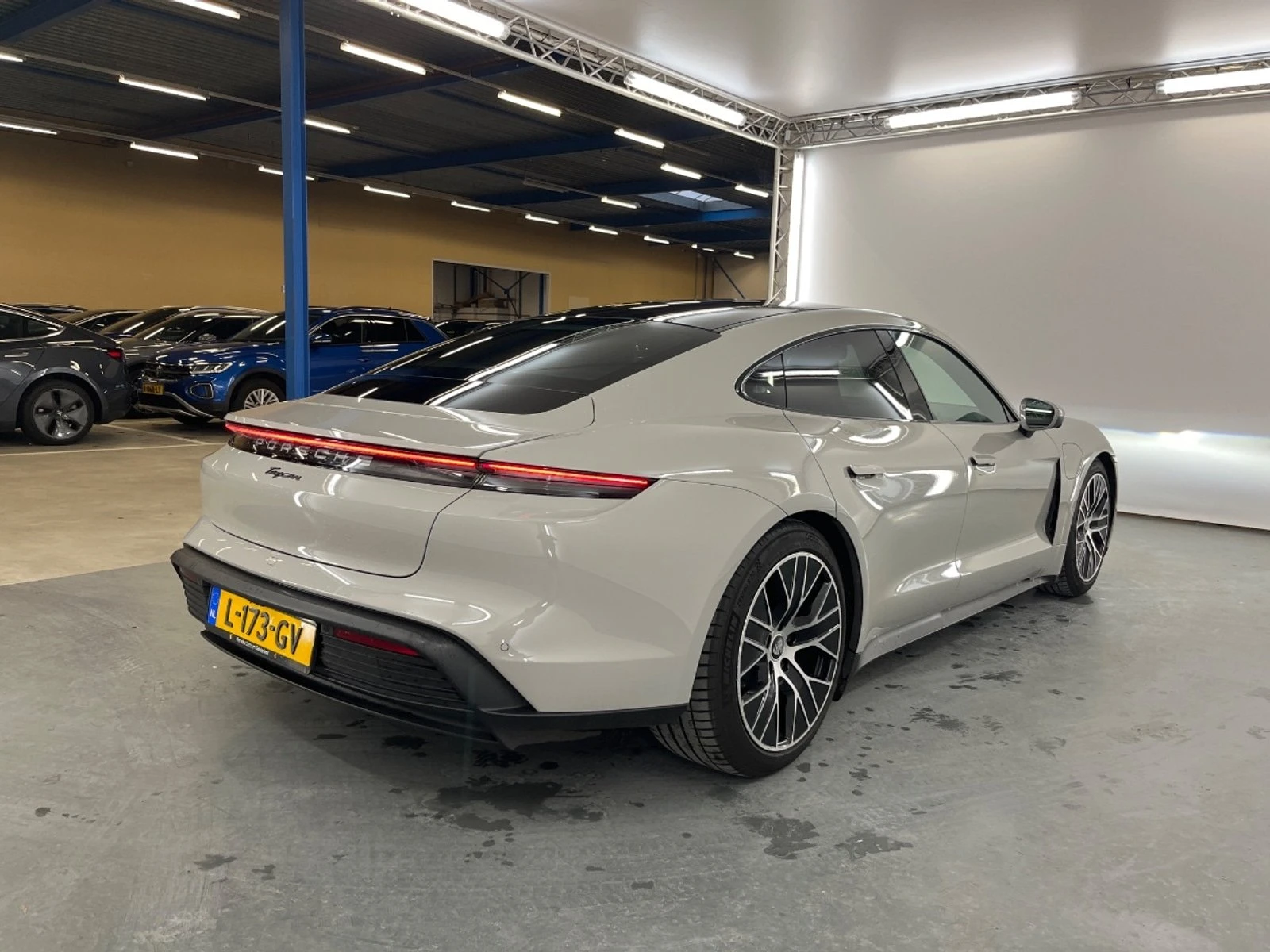 Porsche Taycan 4S PERFORMANCE 93 kWh | AWD | ГАРАНЦИЯ - изображение 4