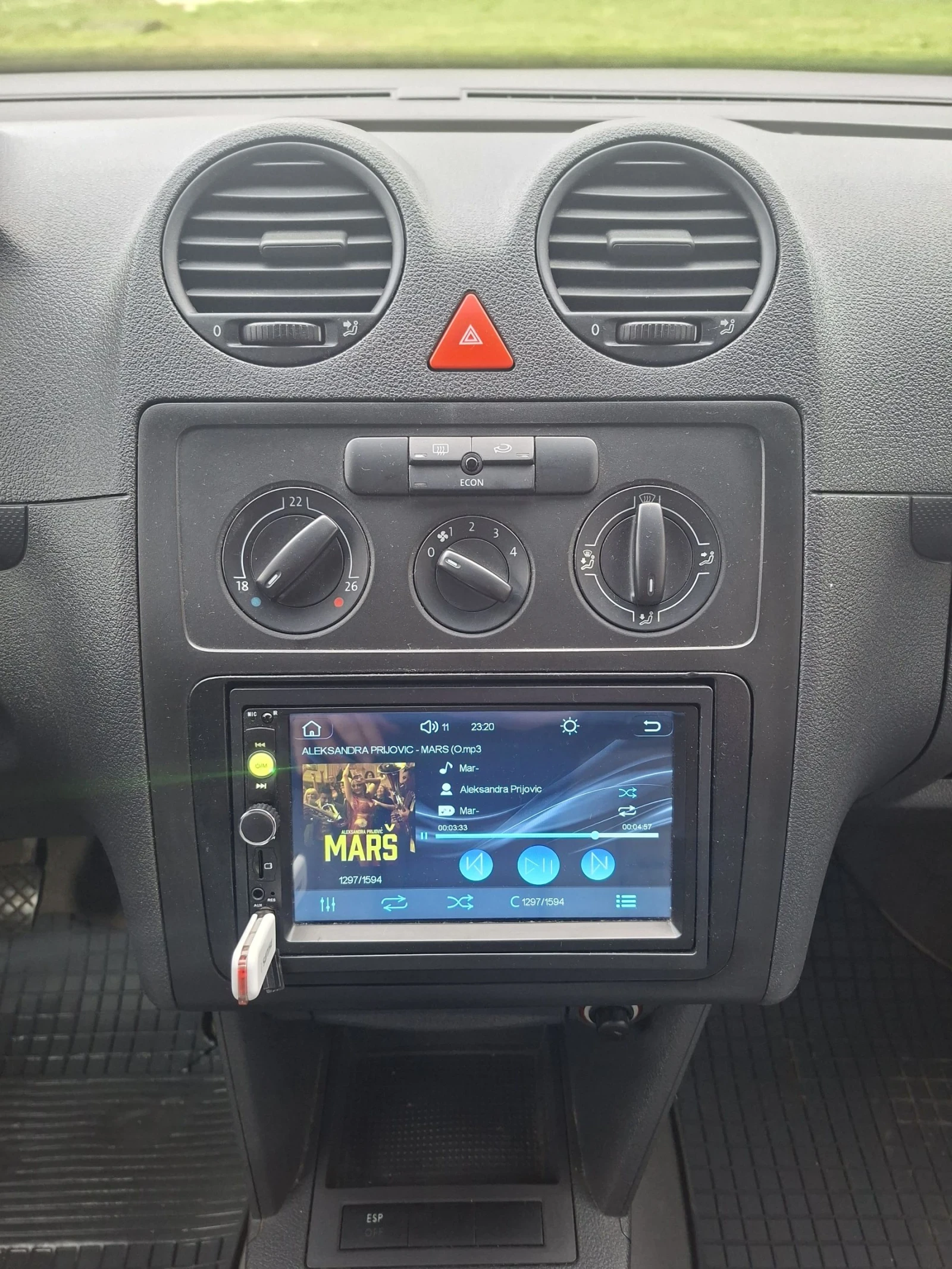 VW Caddy 1.9TDI 105 AC, снимка 15 - Автомобили и джипове - 54135677