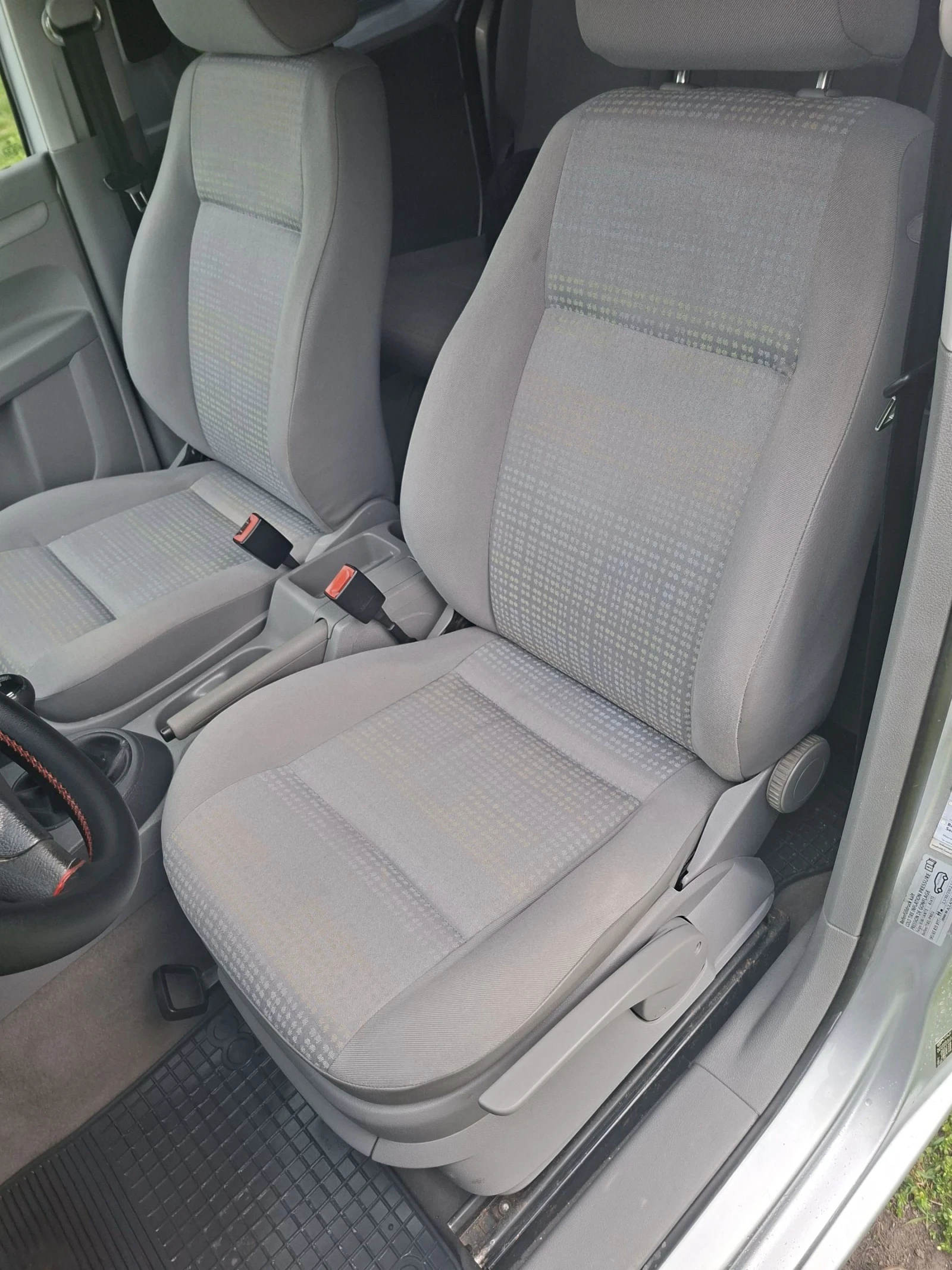 VW Caddy 1.9TDI 105 AC, снимка 11 - Автомобили и джипове - 54135677