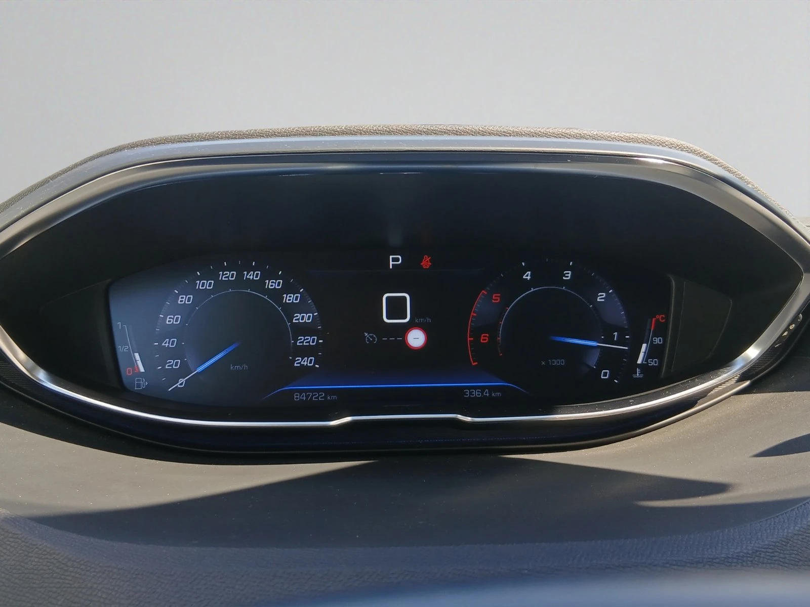 Peugeot 3008 NEW ALLURE 1.5 BlueHDi , снимка 11 - Автомобили и джипове - 54368367
