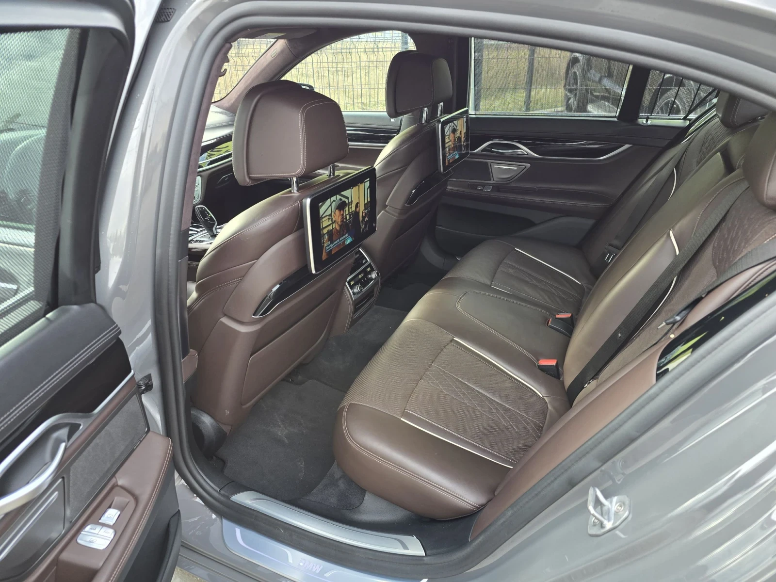 BMW 740 XDR/LASER/B&W, снимка 10 - Автомобили и джипове - 54367605