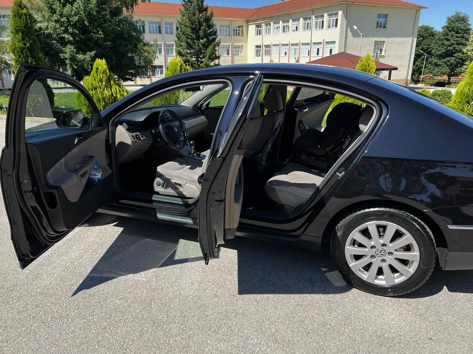 VW Passat, снимка 11 - Автомобили и джипове - 54667307