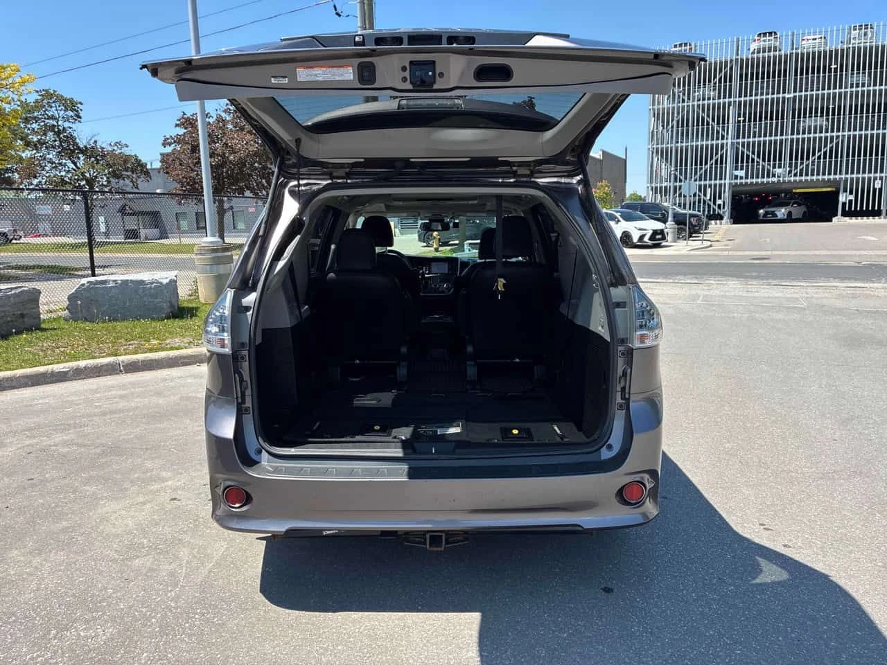 Toyota Sienna * SE * АВТОКРЕДИТ БЕЗ ПЪРВОНАЧАЛНА ВНОСКА* , снимка 15 - Автомобили и джипове - 54762253