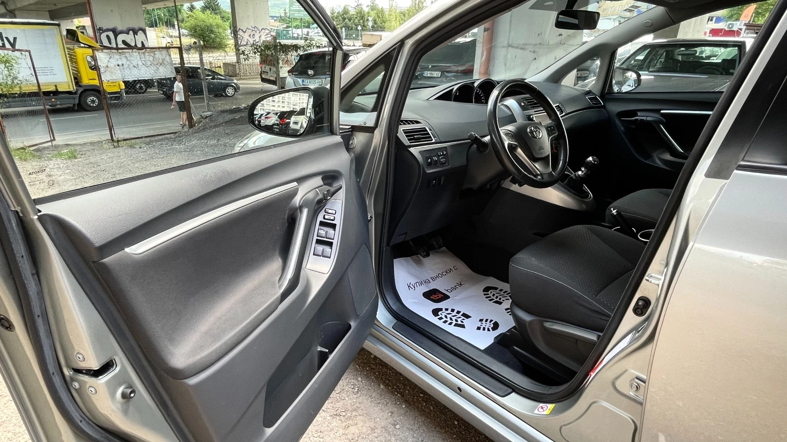 Toyota Verso КАТО НОВ!!!, снимка 11 - Автомобили и джипове - 54914395