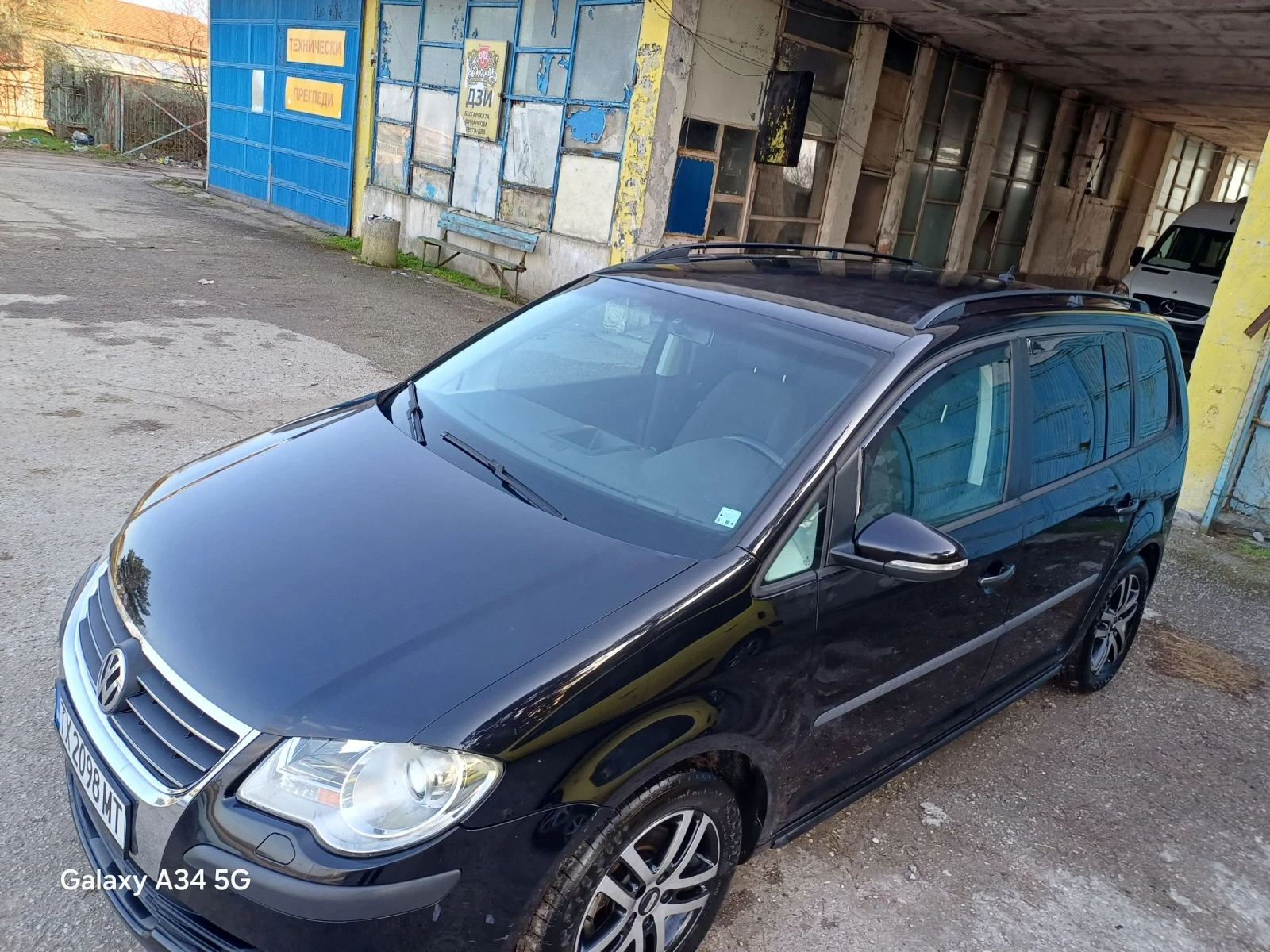 VW Touran, снимка 4 - Автомобили и джипове - 55124894