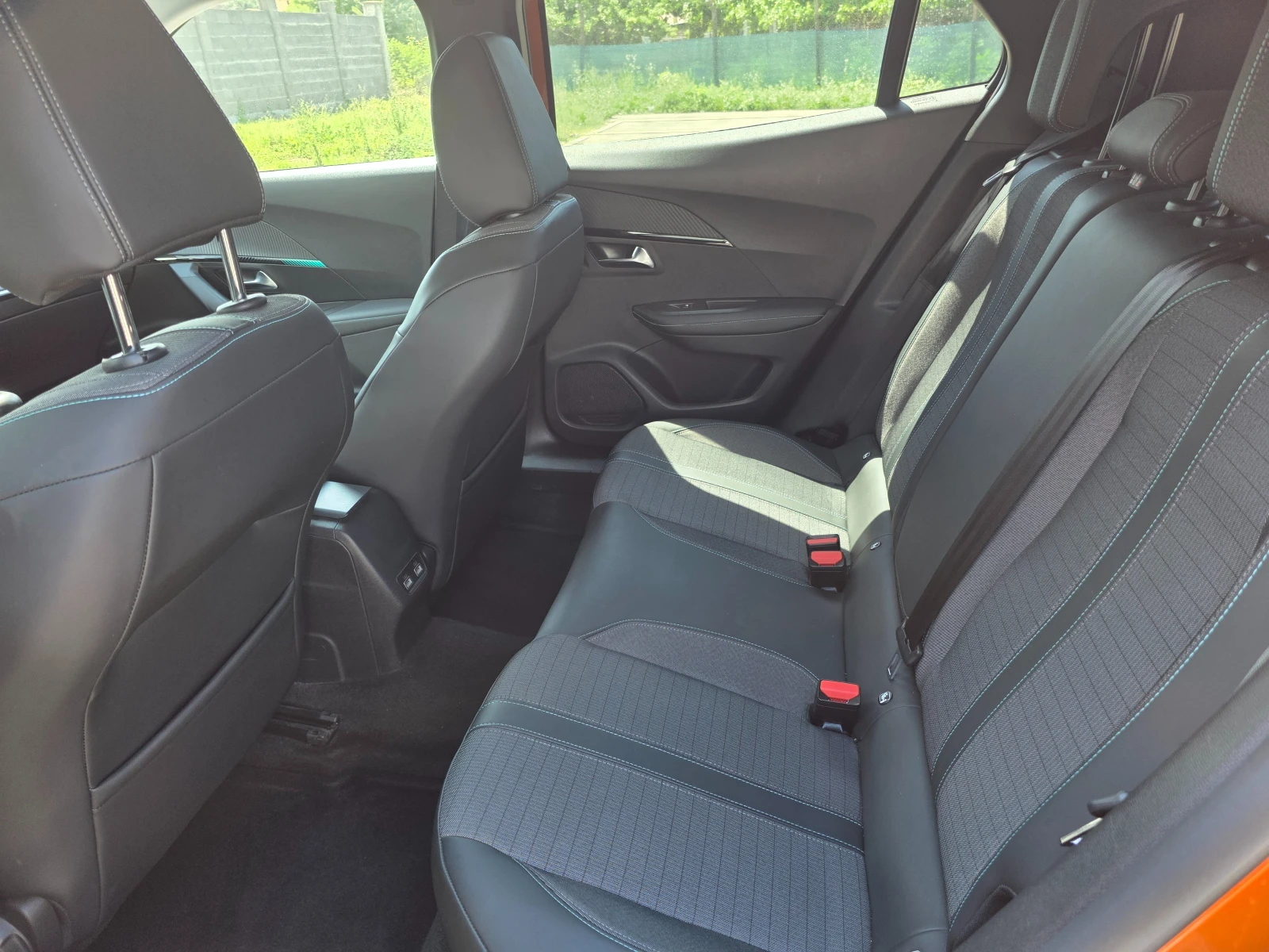 Peugeot 2008 allure, снимка 11 - Автомобили и джипове - 55251857