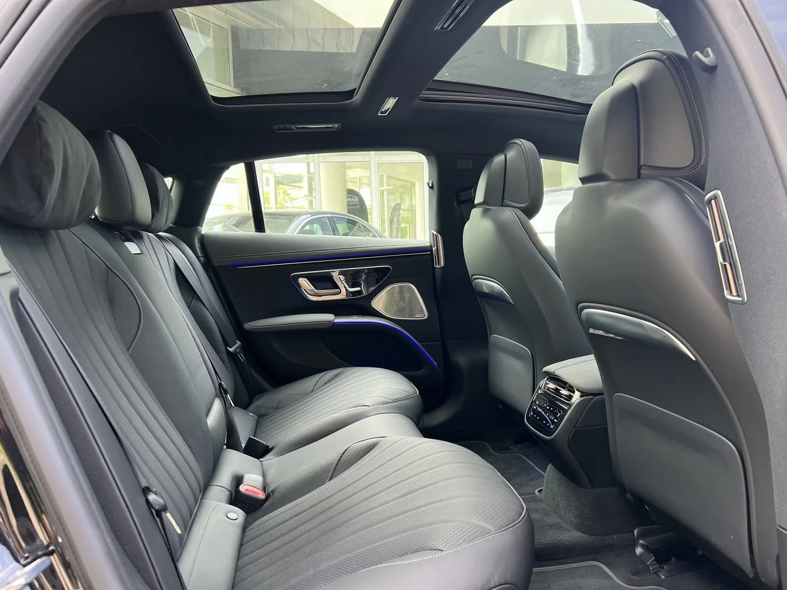 Mercedes-Benz 500 350 AMG/292HP/PREMIUM/PANO/360/BURM/HUD/578q, снимка 13 - Автомобили и джипове - 55586981