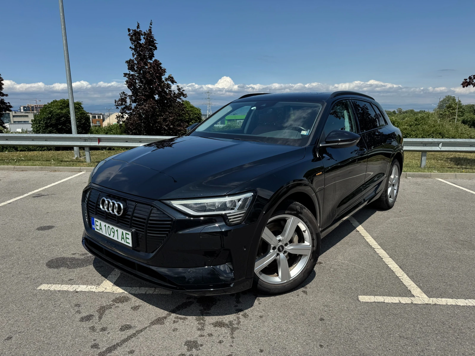 Audi E-Tron 50 quattro   SOH 100% | ПАНОРАМА | КАМЕРА | , снимка 5 - Автомобили и джипове - 55708529