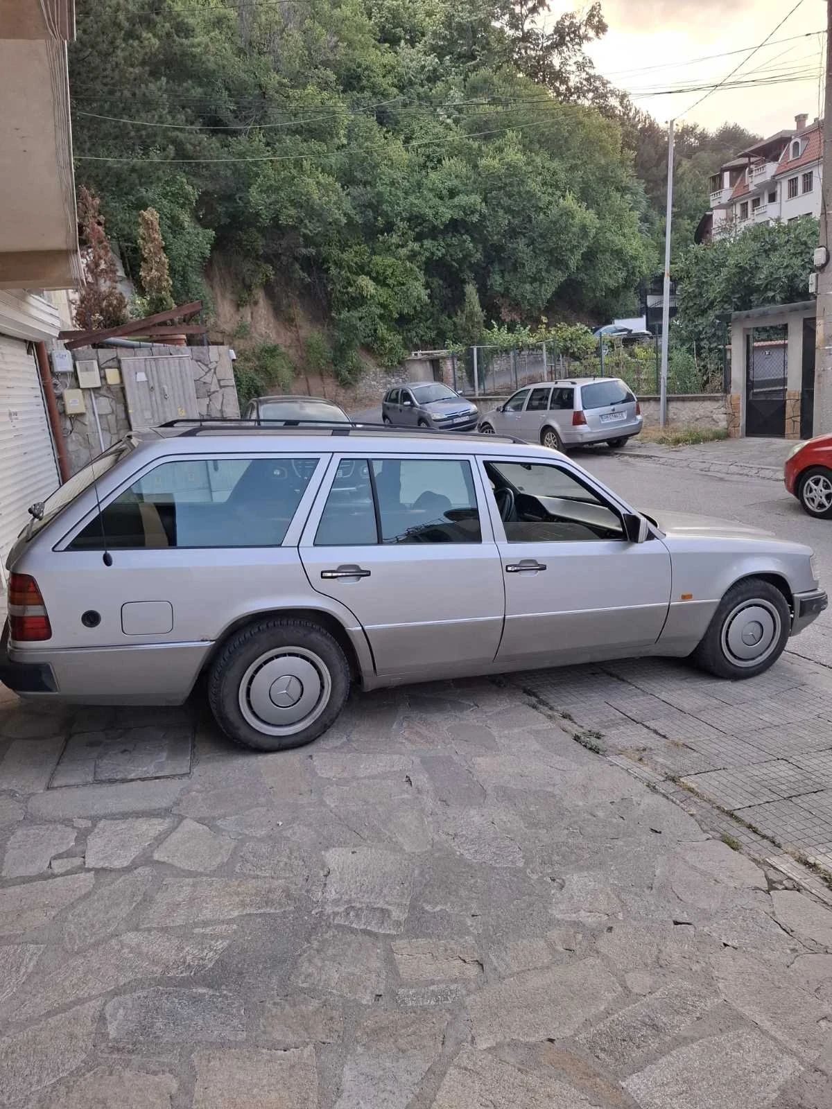 Mercedes-Benz 124 200Е, снимка 3 - Автомобили и джипове - 55805118