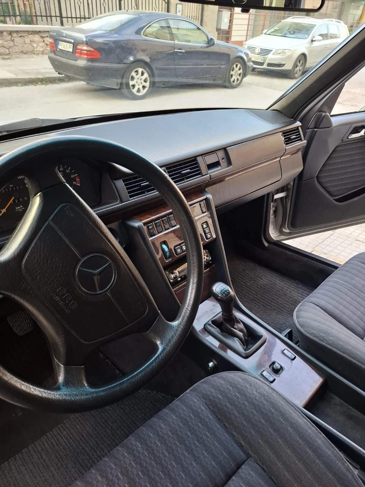 Mercedes-Benz 124 200Е, снимка 5 - Автомобили и джипове - 55805118