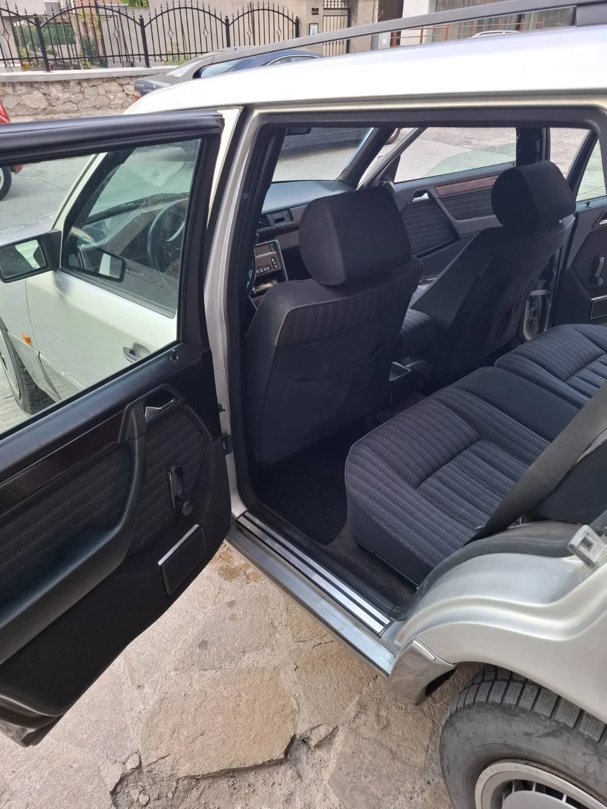 Mercedes-Benz 124 200Е, снимка 13 - Автомобили и джипове - 55805118