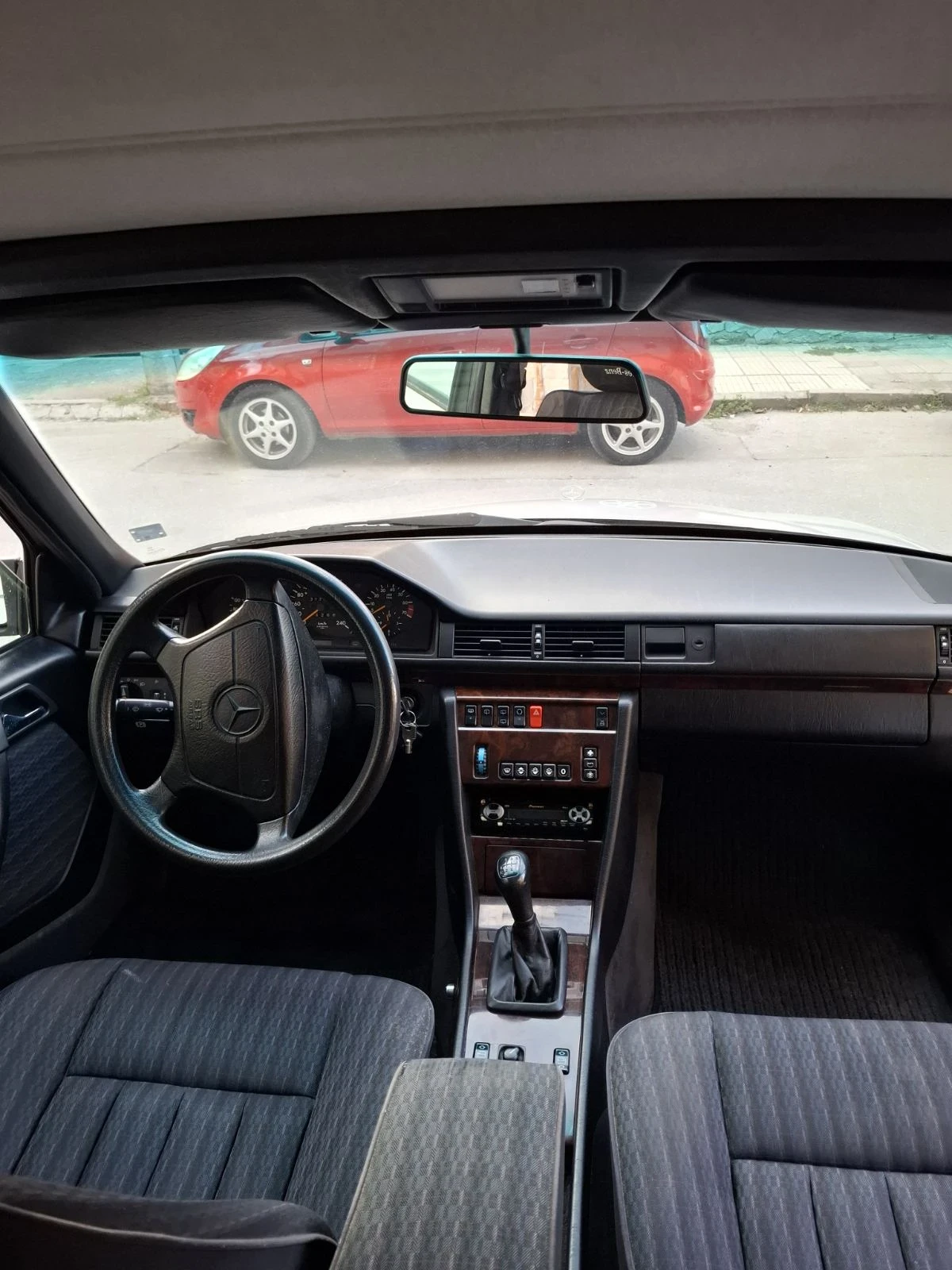 Mercedes-Benz 124 200Е, снимка 14 - Автомобили и джипове - 55805118
