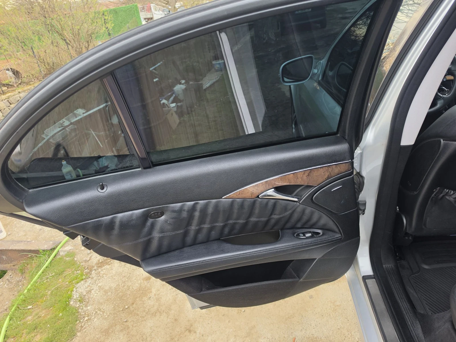 Mercedes-Benz E 280, снимка 13 - Автомобили и джипове - 56135047