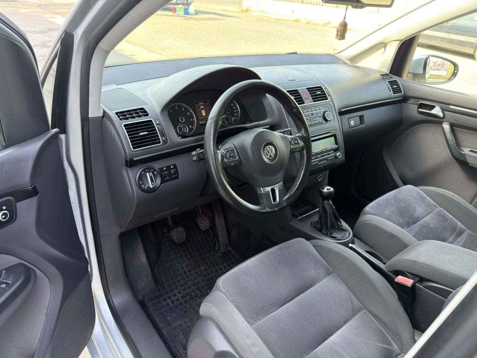 VW Touran TSI, снимка 6 - Автомобили и джипове - 56453462