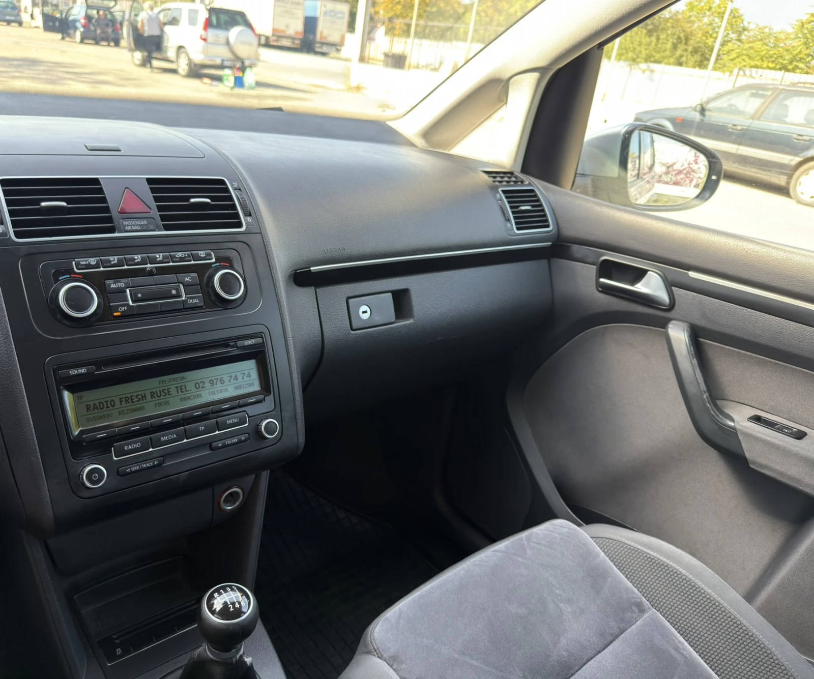 VW Touran TSI, снимка 11 - Автомобили и джипове - 56453462