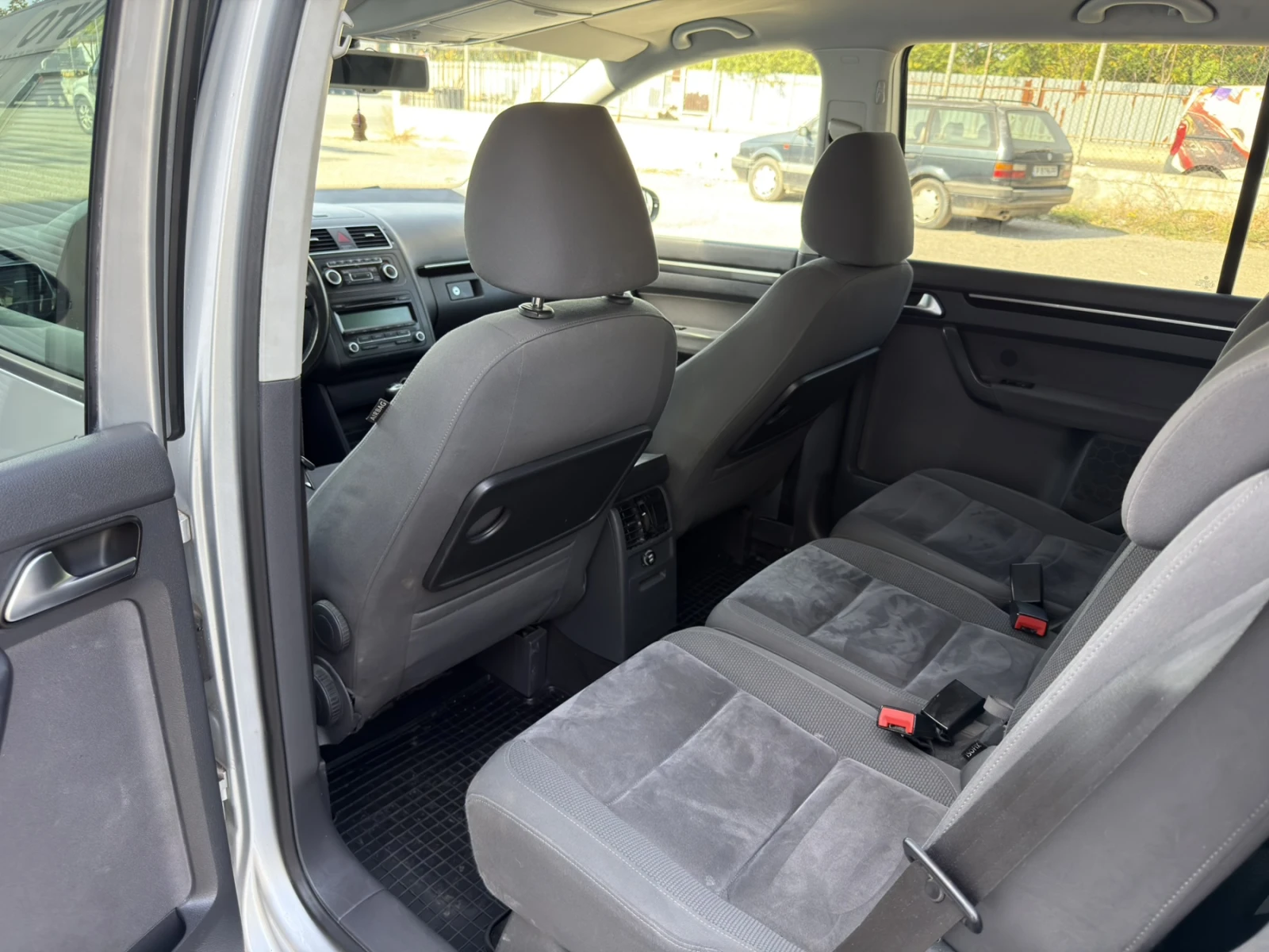 VW Touran TSI, снимка 7 - Автомобили и джипове - 56453462