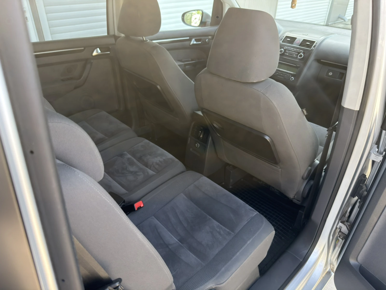 VW Touran TSI, снимка 8 - Автомобили и джипове - 56453462