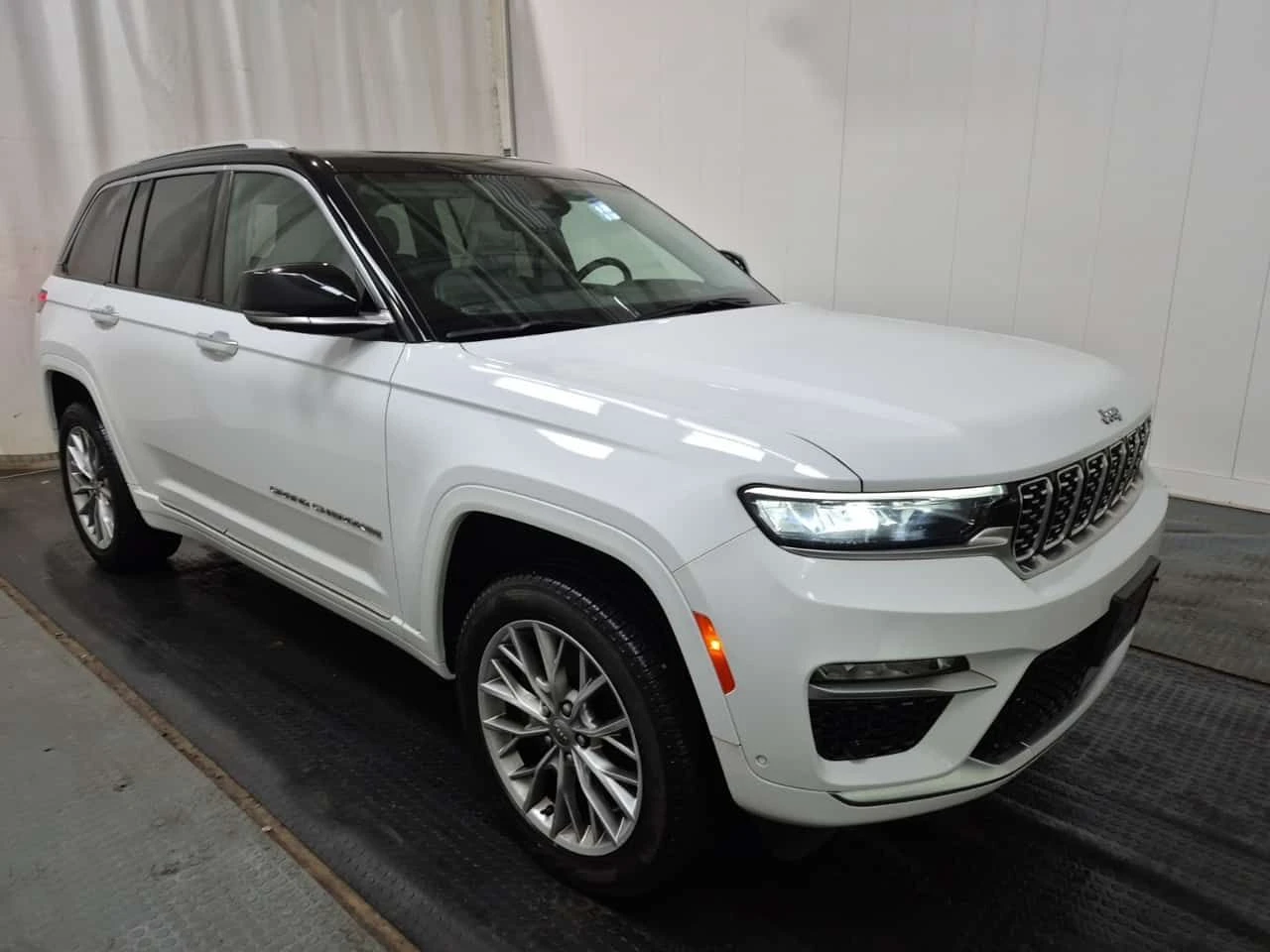 Jeep Grand cherokee SUMMIT| HUD| 360| AMBIENT| PANO| 2 КЛЮЧА , снимка 2 - Автомобили и джипове - 54193182