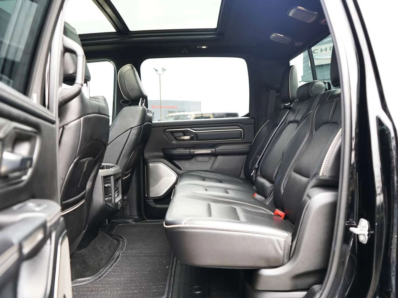 Dodge RAM 1500 Limited / Harman Kardon / 360 / ОБДУХВАНЕ / ФИКС  , снимка 13 - Автомобили и джипове - 54619658