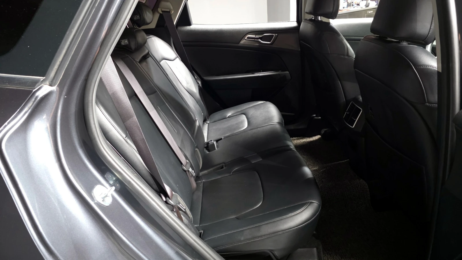 Kia Sportage 1.6 Turbo 2WD, снимка 11 - Автомобили и джипове - 55463375