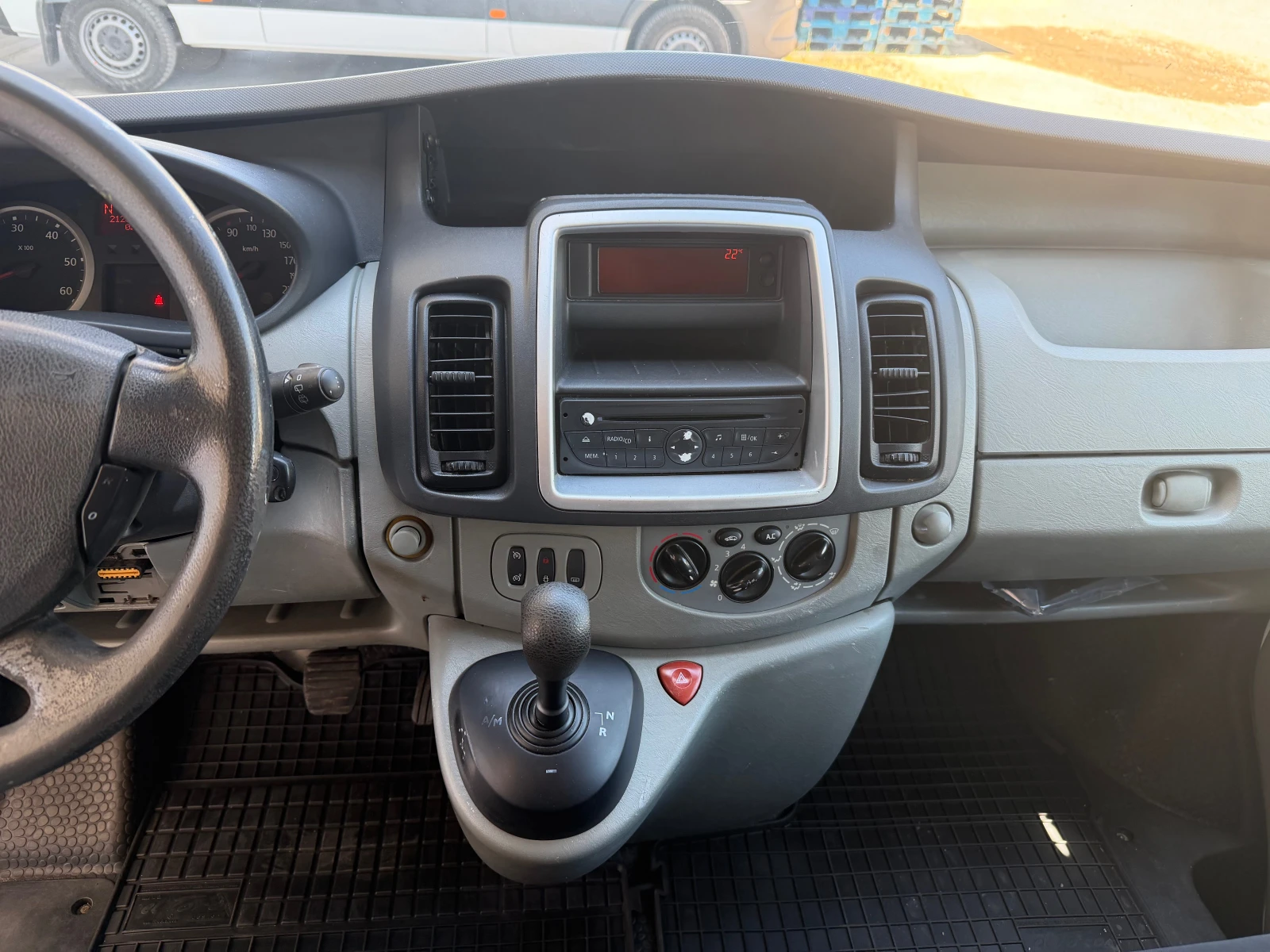 Renault Trafic 2.0 DCI, снимка 12 - Бусове и автобуси - 54877161