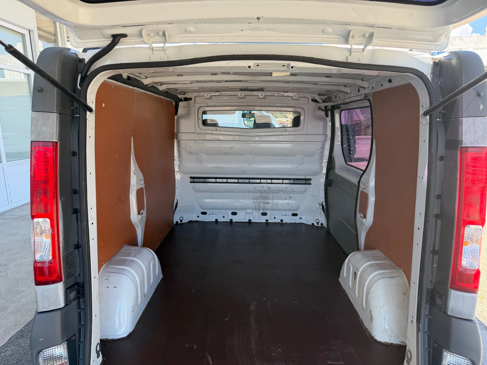 Renault Trafic 2.0 DCI, снимка 14 - Бусове и автобуси - 54877161