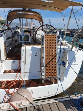 Ветроходна лодка Beneteau OCEANIS, снимка 10