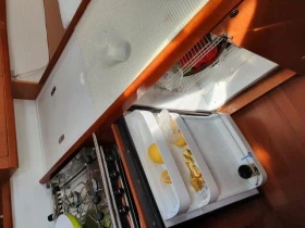 Ветроходна лодка Beneteau OCEANIS, снимка 9