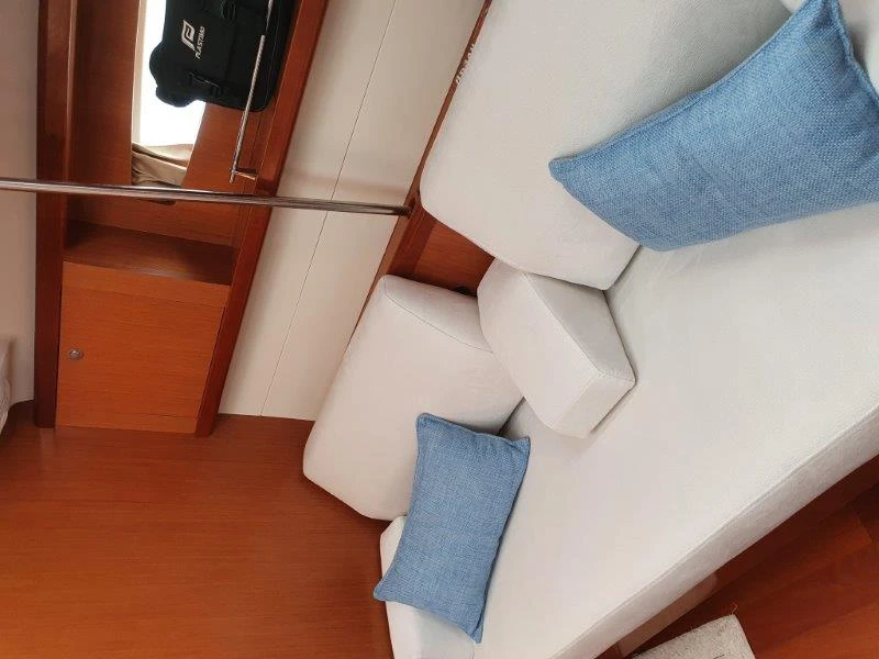 Ветроходна лодка Beneteau OCEANIS - изображение 6
