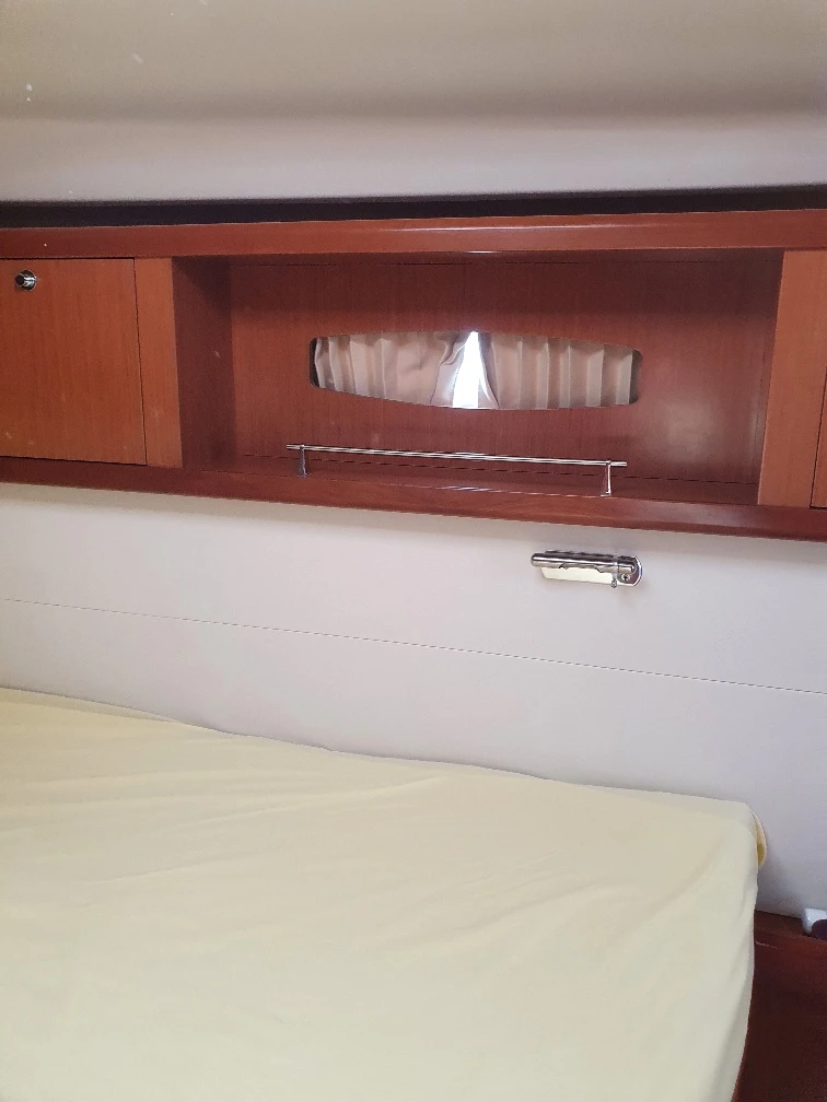 Ветроходна лодка Beneteau OCEANIS - изображение 5