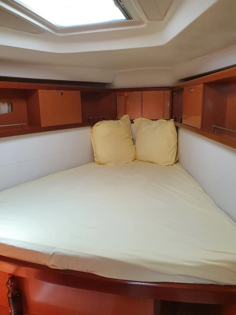 Ветроходна лодка Beneteau OCEANIS - изображение 4